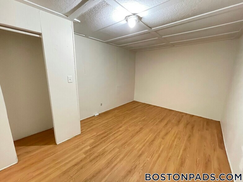 Building Photo - 1185 Boylston St
