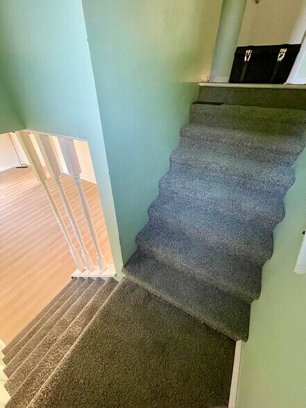 Building Photo - 421 Woodburne Dr