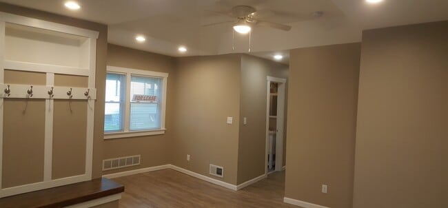 Building Photo - 6N998 Wabash Ave