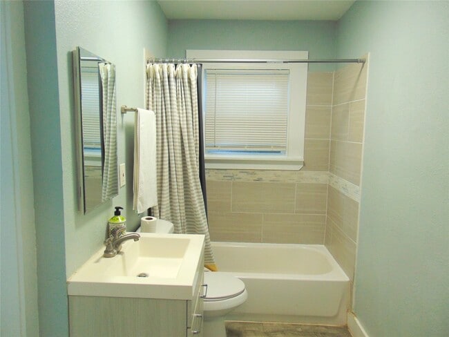 Building Photo - 5113 Avenue O 1/2