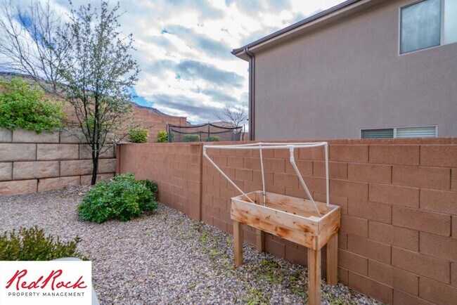 Building Photo - 4 Bedroom Home Near Golf Courses In St. George