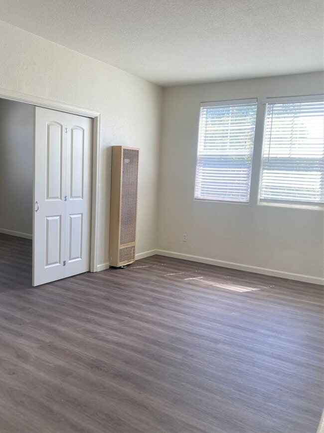 Building Photo - Nice Granny unit w/bedroom