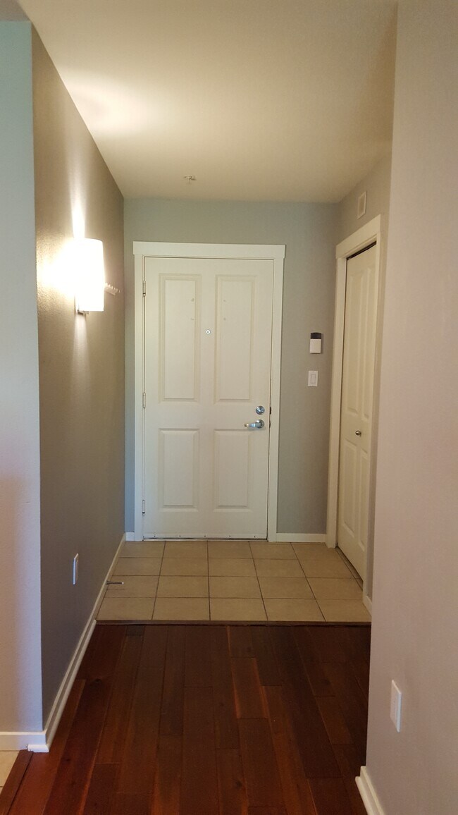 Entrance Hallway - 2901 NE Blakeley St