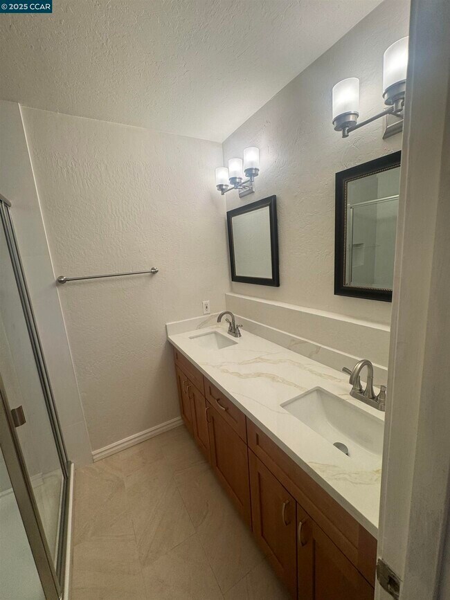 Building Photo - 1085 Murrieta Blvd