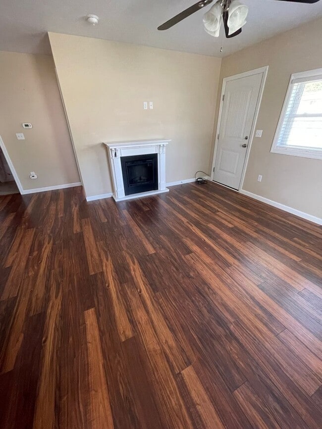 Building Photo - Single Family Home 2 bed For Rent