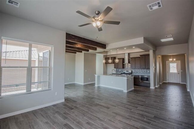 Building Photo - Spectacular 3 bed 2 bath home