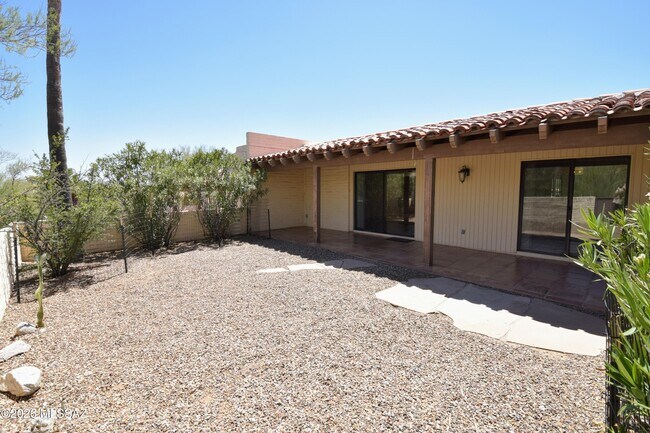 Building Photo - 5066 N Placita Del Lazo