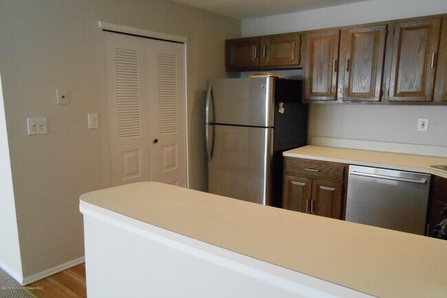 Building Photo - 112 Arrowwood Ct