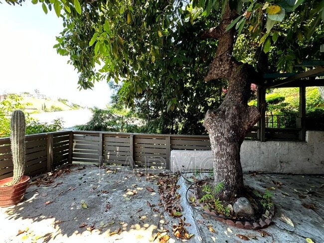 Building Photo - 5036 Ladd Ave