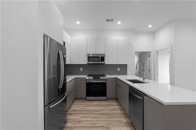 Building Photo - 1155 Custer Ave SE