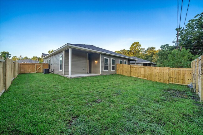 Building Photo - 9721 Grosbeak Ln