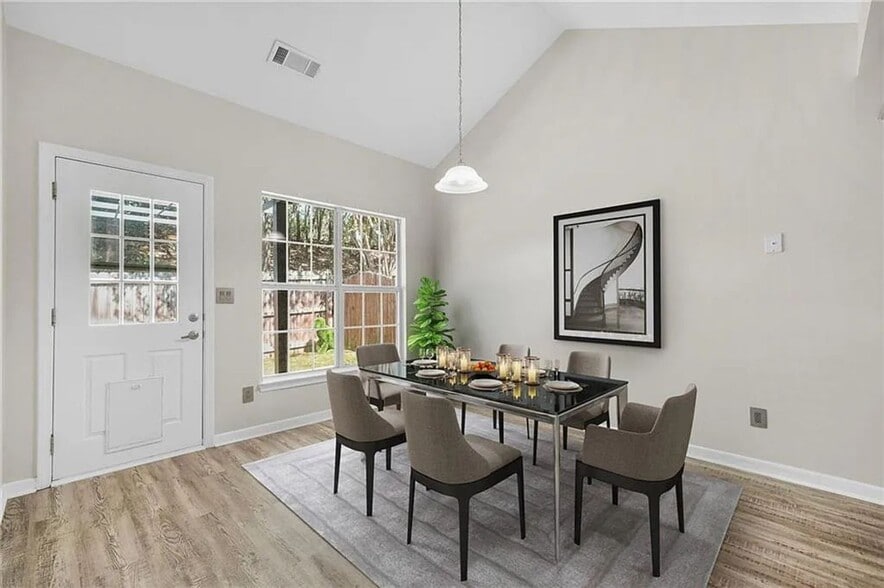 Building Photo - 1288 Gates Cir SE