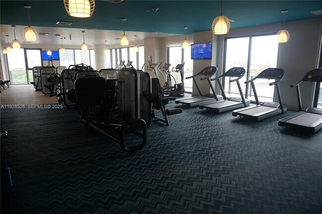 Building Photo - 121 NE 34th St