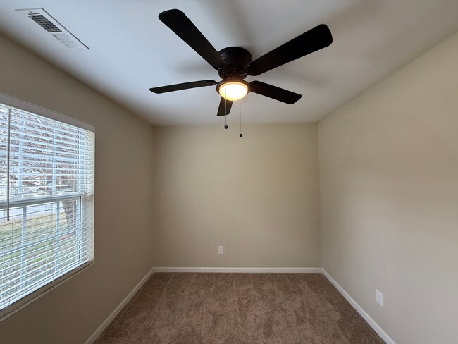 Building Photo - 290 Janet Ave