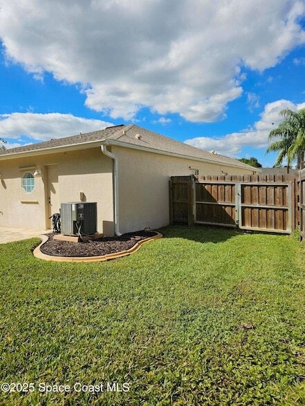 Building Photo - 1736 Vista Lake Cir