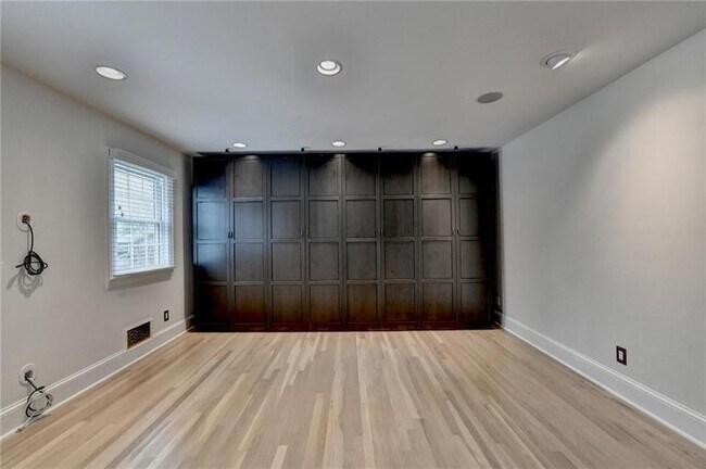 Building Photo - 3914 Granger Dr