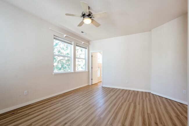 Building Photo - 5392 NW Crady Ln