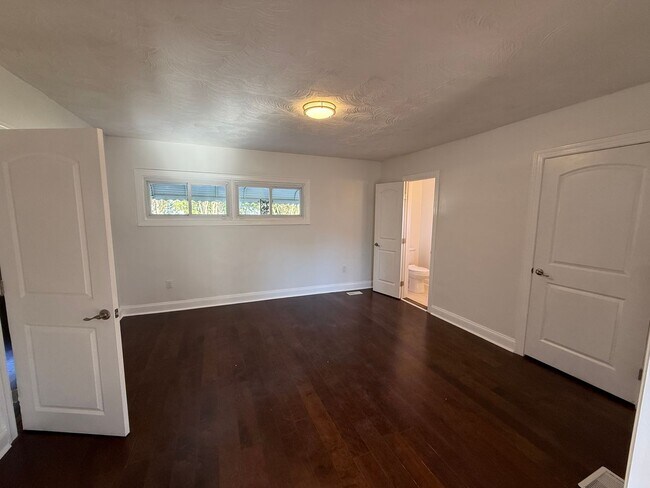 Building Photo - **3bed House - Skip The Apartment Chaos - ...