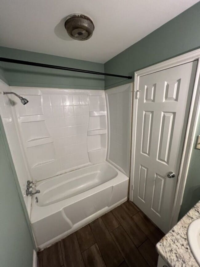 Building Photo - Beautiful 3-Bedroom, 1.5-Bath Home in Bake...