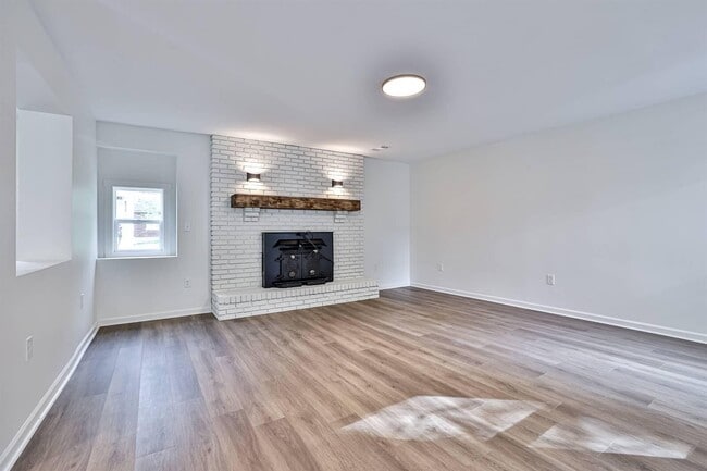 Building Photo - 252 Linden Ave