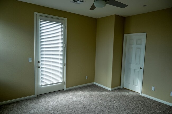 Building Photo - Beautiful 3 bed Townhome in Summerlin
