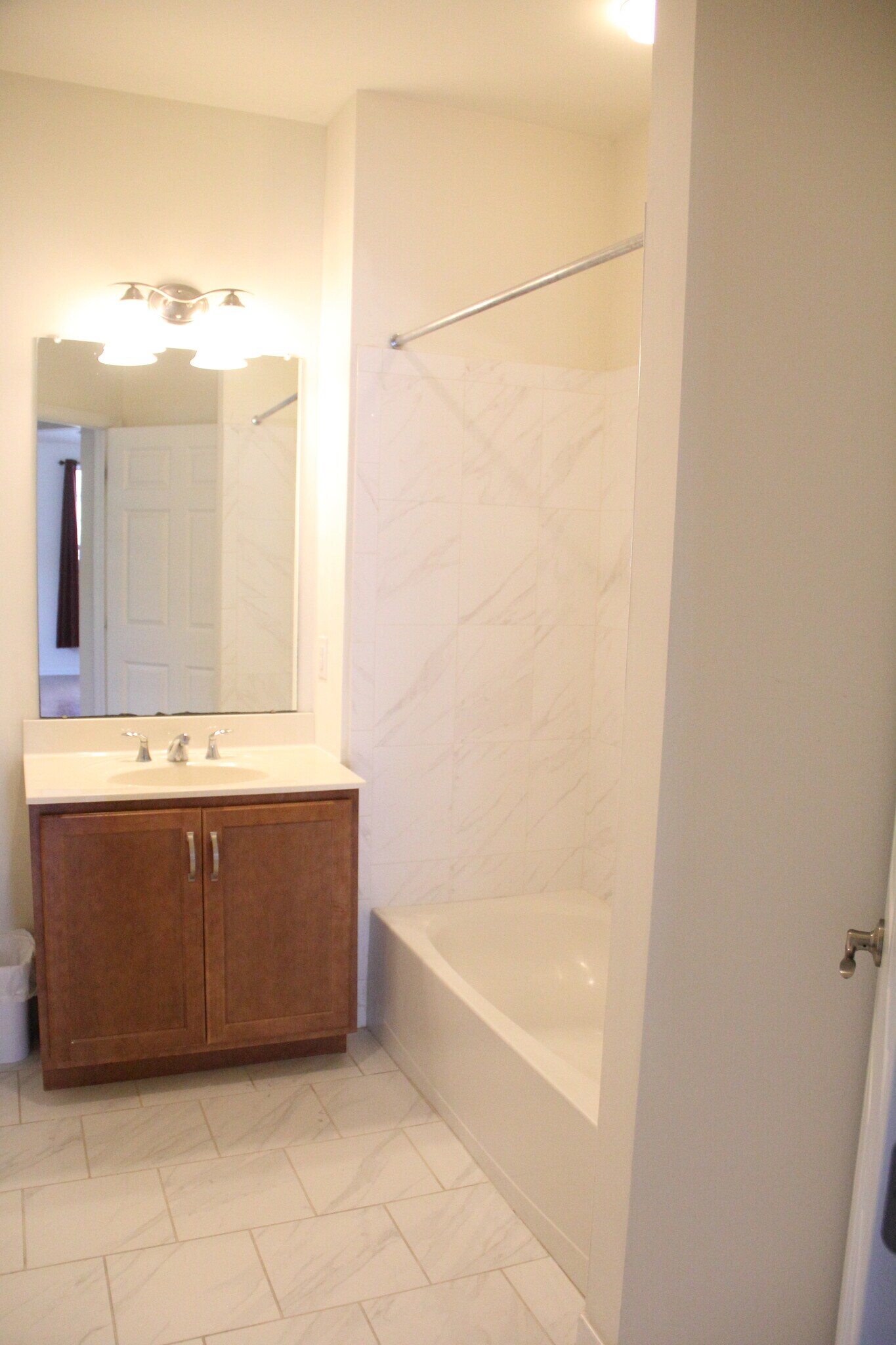 Common bathroom view 1 - 115 Deacon Shattuck Way