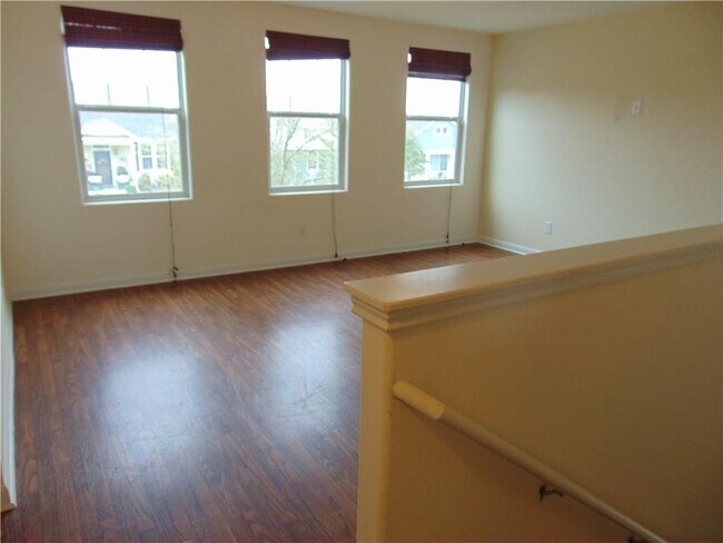 Building Photo - 5208 Hellman