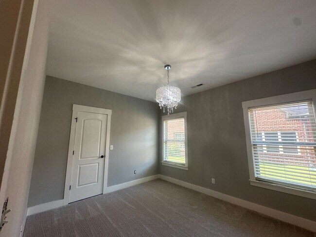 Building Photo - 1013 Edgewater Ln