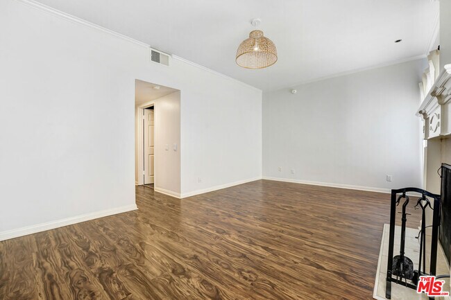 Building Photo - 4415 Saugus Ave