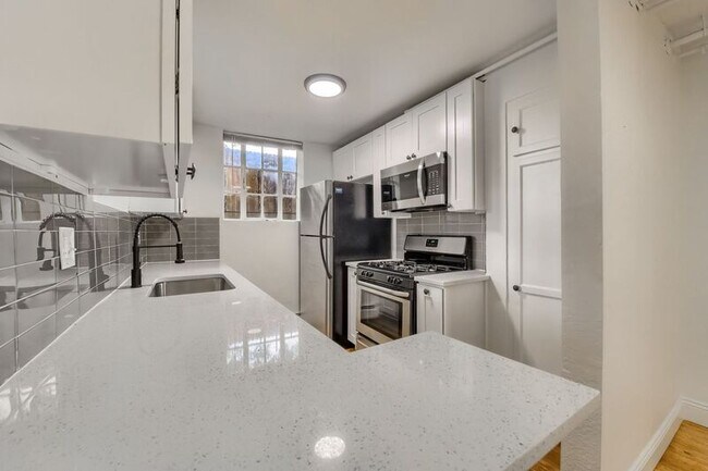 Building Photo - 2233 Kearney St