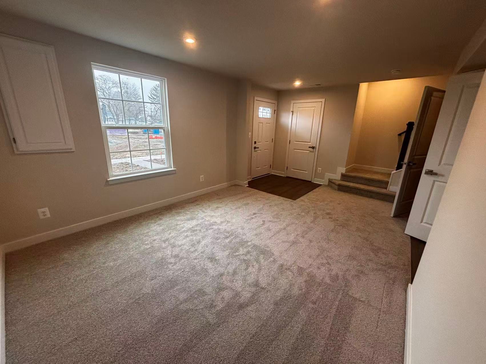 Building Photo - 735 Rosemary Way