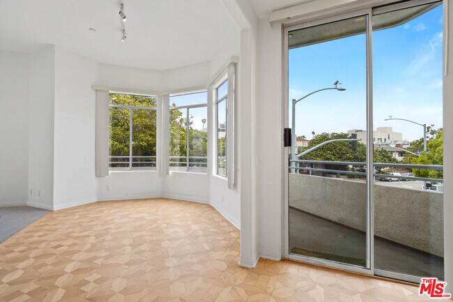 Building Photo - 1325 Arizona Ave