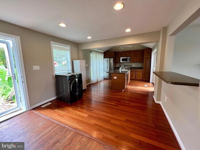 Building Photo - 504 Walnut Dr