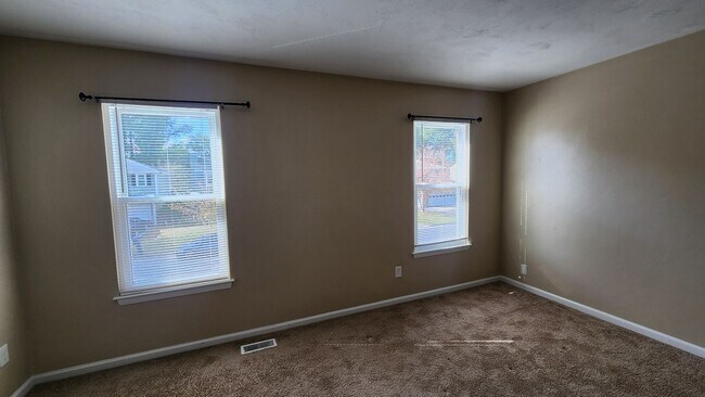 Building Photo - Rosemont Forest