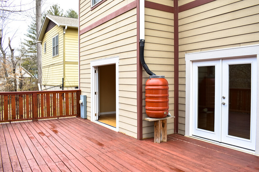 Back deck off the bonus room - 414 State St #4