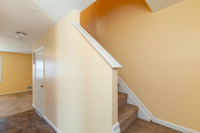 Building Photo - Spacious end-unit three-level townhome featuring 2 bedrooms and 2.5 bathrooms
