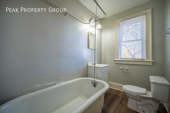 Building Photo - 1451 N 6th St