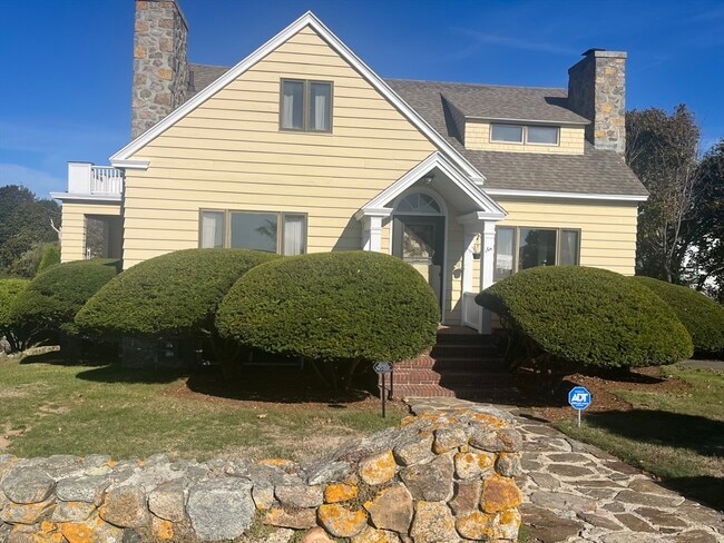 Building Photo - 6 Bass Rocks Rd