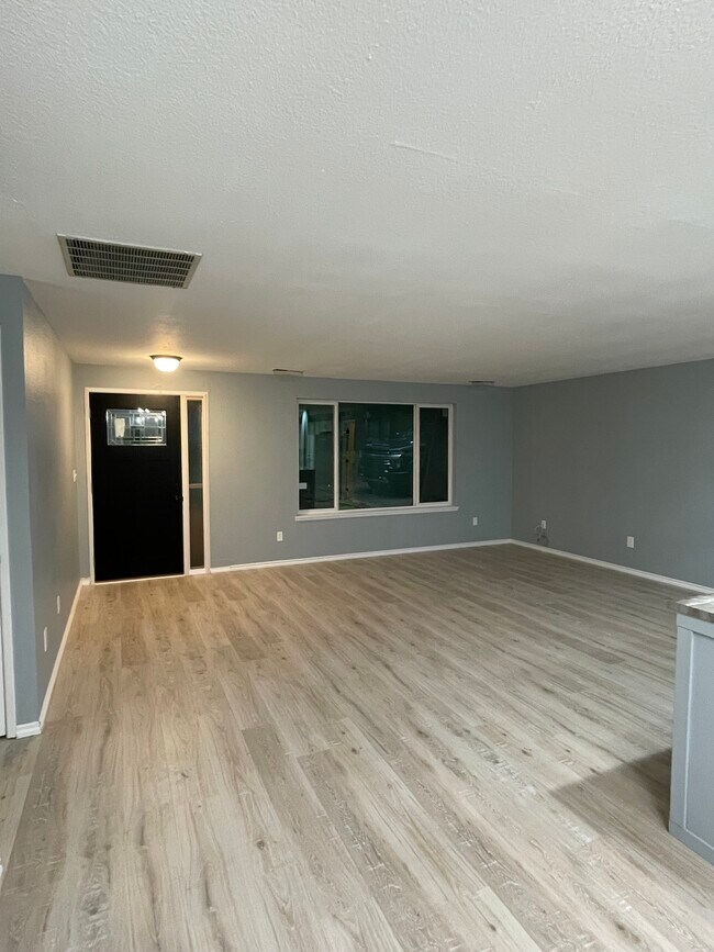 Building Photo - 6330 Neylon Dr SW