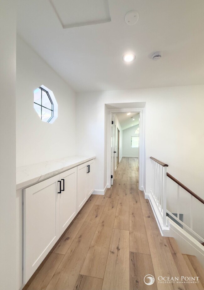 Building Photo - Newly Remodeled 2 Bedroom Condo for Rent i...