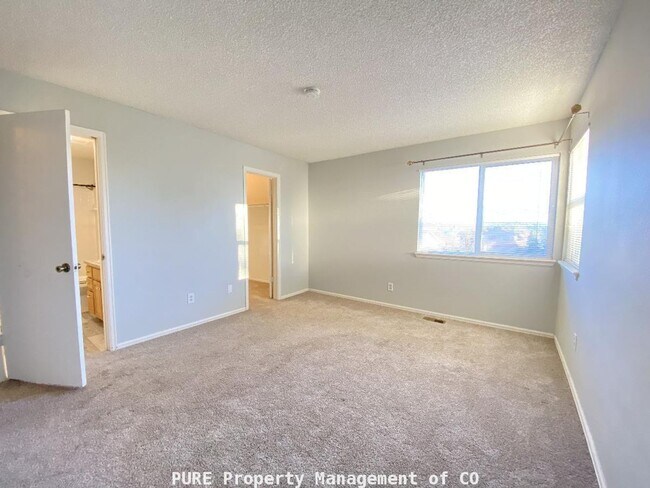 Building Photo - Large home in Highlands Ranch!! 4 bedrooms, 2 baths! 2-car garage!!