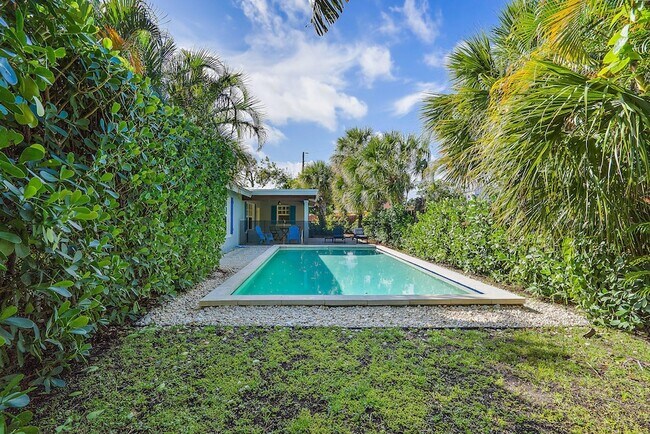 Building Photo - 461 Jupiter Ln