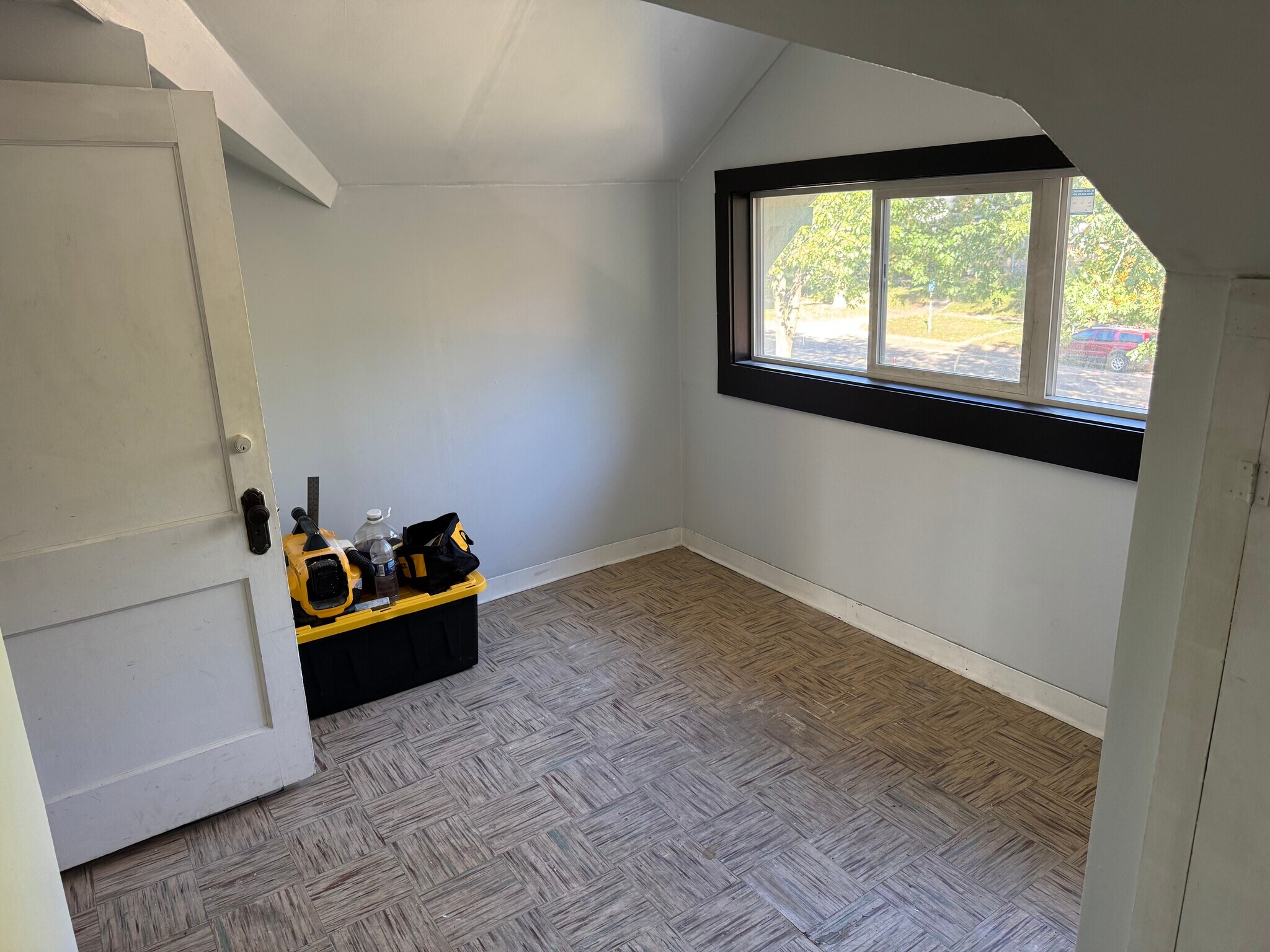 Building Photo - 730 Como Ave