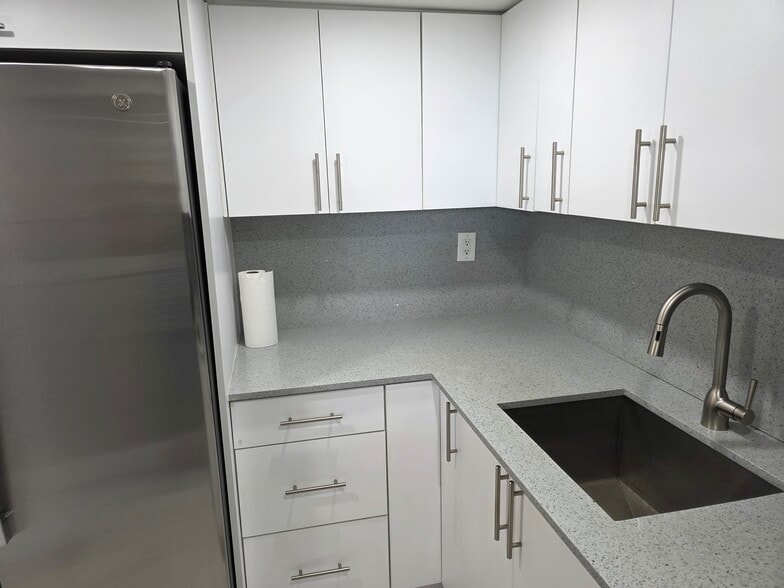 Building Photo - 6575 W 4th Ave