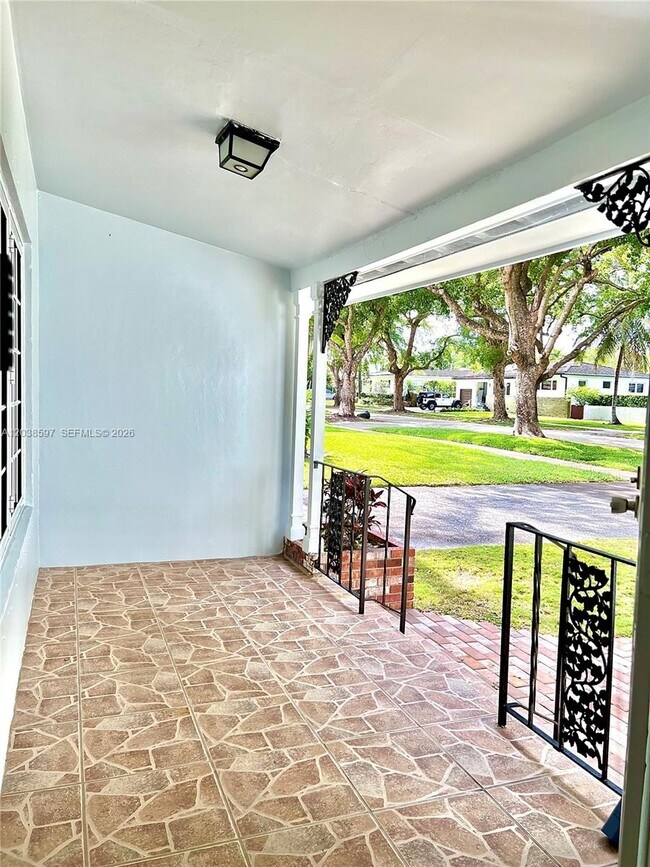 Building Photo - 1506 Delgado Ave