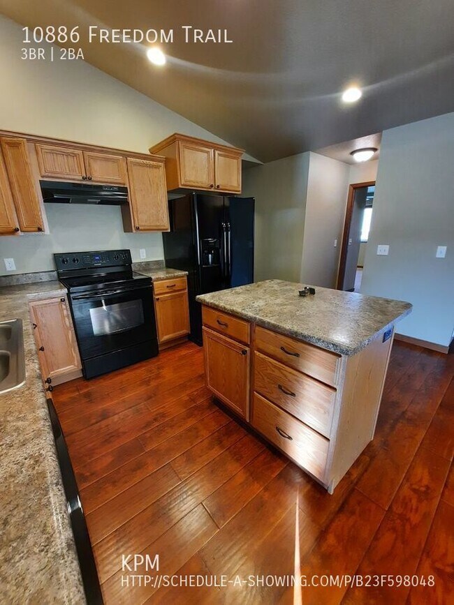 Building Photo - 3 BEDROOM | 2 BATH | DOUBLE GARAGE | SUMME...