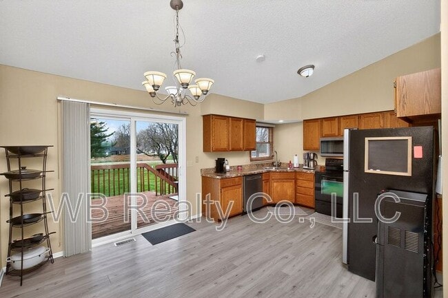 Building Photo - 260 Windfield Pkwy