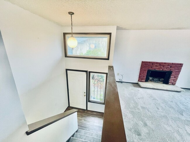 Building Photo - Tranquil House on Quiet South Delridge Street!