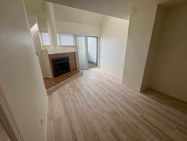 Building Photo - Cozy 1 Bedroom
