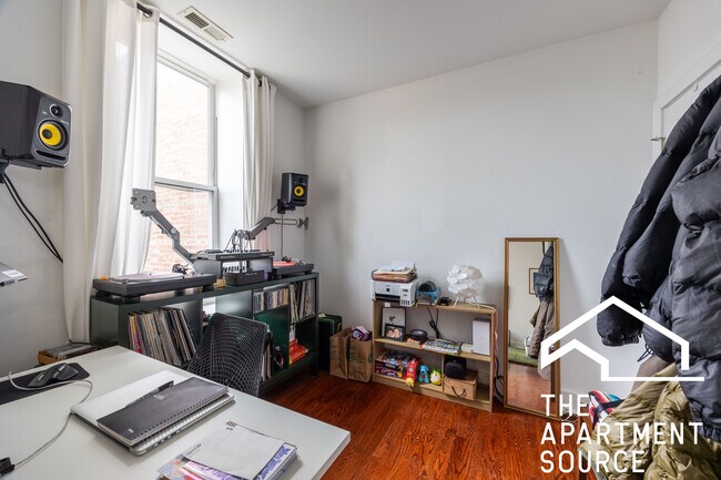 Building Photo - 1657 S Throop St